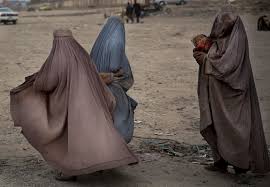 From hindi बुरक़ा (burqā) / urdu برقع‎ (burqā), from persian برقع‎ (borqa'), from arabic بُرْقُع‎ (burquʿ). Unter Der Burka Wie Es Sich Anfuhlt Vollverschleiert Zu Sein