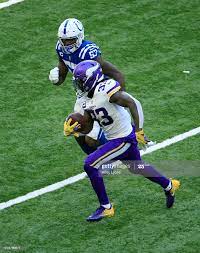 Dalvin Cook Of The Minnesota Vikings Runs The Ball Against The Minnesota Vikings Vikings Minnesota