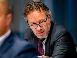 Vanaf 2017 is hij lid van de tweede kamer. Verstoten Vvd Er Van Haga Is Lid Geworden Van Thierry Baudets Fvd
