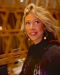 It was fun playing dress-up to blend in with the city life. I wonder if  anyone could tell I'm actually a cavewoman covered in dirt 90% of the  time?! 😂 Bet they