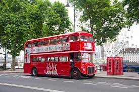London buses get around central london efficiently with the help of bus only lanes and the congestion tax reducing the number of cars entering the city. Nachmittagstee Im Bus In London 2021 Tiefpreisgarantie
