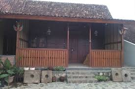 Rumah joglo merupakan rumah adat yang dibangun oleh masyarakat yang tinggal di daerah jawa tengah dan jawa timur. 7 Gambar Rumah Adat Jawa Timur Dan Penjelasan Strukturnya Informatif