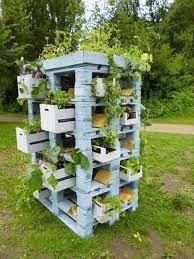 Confiram no blog 50 idéias geniais para reutilizar pallets !!! 98 Ideias Superlegais Para Reaproveitar Pallets Em Sua Casa Ou Escritorio Wood Pallet Planters Vertical Pallet Garden Pallet Building
