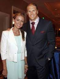 Casey and sarantos were married in salt lake city, utah, in 2008 and divorced a few years. Look Clay Matthews Beautiful Wife Casey Noble Is Hgtv Star The Sports Daily