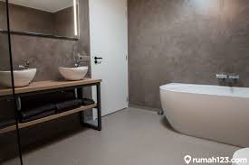 Jika tujuan anda salah satunya adalah dapat yang mana memang menyediakan banyak peralatan kamar mandi berkualitas. 11 Desain Kamar Mandi Minimalis Industrial Dengan Bathtub Tampil Elegan Dan Tradisional Rumah123 Com
