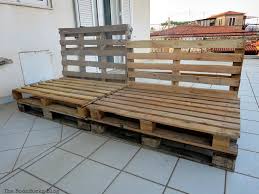 Place your stylish diy pallet garden bench seat on your patio, in the verandah, graveled pathway, or right in the centre of your lush green lawn. Quickly Make A Super Easy Pallet Couch The Boondocks Blog
