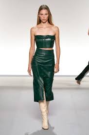 Givenchy Pret A Porter Printemps Ete 2020 Defiles Vogue Paris Idees De Mode Pret A Porter Mode Printemps Ete