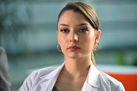 Born 14 january 1993) is a turkish actress. Hekimoglu Nun Zeynep I Damla Colbay Dan Olay Pozlar Foto Galerisi 2 Resim