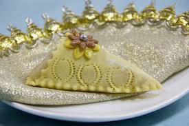حلويات مغربية البلغة Babouche Gateaux Marocain Aux Amandes Wedding Sneaker Clay Crafts Food And Drink