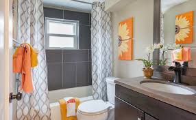 Comment fixer une cheville dans une cloison creuse ? Comment Poser Un Rideau De Douche Nos Conseils