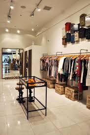 1e33cd196253774abf19231ff6be20f3 Jpg 640 963 Pixels Boutique Interior Small Shop Interior Boutique Interior Design