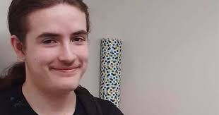 Thiếu niên 17 tuổi đâm mẹ ruột 118 nhát dao rồi tự báo cảnh sát