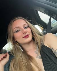 happy mother's day to the most supportive, adventurous, smart, loving (and  sometimes crazy🤪) mom anyone could ask for!! sending love all the way from  florida to alaska 🤍🌴