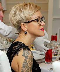 Idees Et Tendances Coupes Courtes Pour La Saison 2017 2018 Image Description 22 Of The Most Desired Kurzhaarschnitte Kurzhaarfrisuren Frisuren Kurz Blond