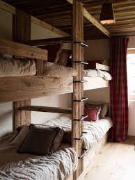 epingle par sharon smith sur lake home deco chambre chalet maison bois chambres avec lits superposes