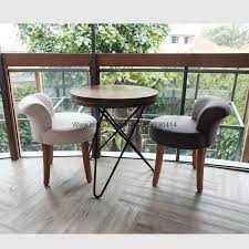 Pin Di Kursi Cafe