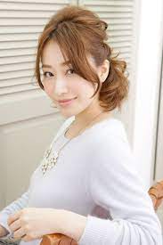 大人の魅力を引き出したハーフアップのアレンジヘア naturaのヘアスタイル ボブ アレンジ ショート ヘアアレンジ フェミニン ヘアスタイル