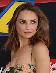 A csaj nem jar egyedul 19 a videókat. Rachael Leigh Cook Wikipedia