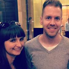 Der heppenheimer überrascht dabei mit einer kahlrasierten frisur. Vettel Hat Eine Neue Frisur Bravo