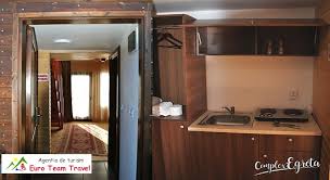 Un dormitor la etaj o sufragerie dotată cu colţar extensibil tv led televiziune prin cablu wifi. Complexul Egreta Berzasca Pret De La 300 Lei Noapte