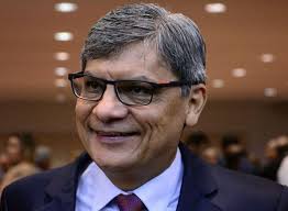 Amazonino dá "superpoderes" no Estado para seu médico particular e  secretário de Saúde