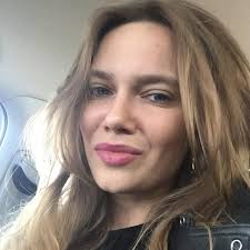 Iulia albu seamana izbitor cu mama ei! Foto NeaÈ™teptat Cum AratÄƒ Sora Iuliei Albu È™i Ce Job SurprinzÄƒtor Are Aceasta Cele DouÄƒ Surori SeamÄƒnÄƒ Foarte Mult La Chip Dar Atat Ce RelaÈ›ie Au Ele
