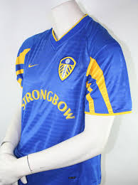 Aug 07, 2021 · 🏴󠁧󠁢󠁥󠁮󠁧󠁿 leeds united: Nike Leeds United Trikot 7 Robbie Keane 2001 02 Strongbow Blau Herren S M L Xl Xxl Gunstig Online Kaufen Bestellen Shop Spieler Trikot De Marktplatz Retro Vintage Fussball Trikots Von Superstars