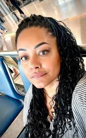 Elizabeth Graff's Instagram, Twitter & Facebook