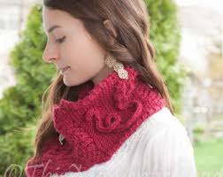 La Veta Buttoned Scarf -- a Loom Knit Pattern