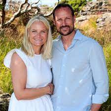Die kronprinzessin spielte eine aktive rolle bei der einrichtung des humanitären fonds des kronprinzenpaars anlässlich ihrer hochzeit. Prinzessin Mette Marit Prinz Haakon Das Geheimnis Ihrer Glucklichen Ehe Gala De