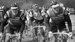 Raymond poulidor, avec son épouse gisèle et leurs deux filles, isabelle et corinne, dans leur patrick jarnoux / paris match. Raymond Poulidor Nachruf Auf Die Franzosische Radsport Legende