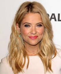 Versatili, facili da modellare e ideali per realizzare il tuo stile da sogno, i capelli di media lunghezza sono tutto fuorchè poco interessanti. Capelli Scalati Tagli Primavera Estate 2015 Foto Stylosophy