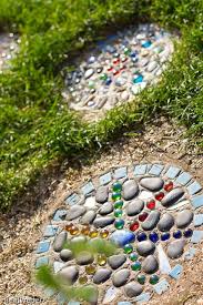 Pin Von Ellen Spahn Auf Garten Mosaik Trittsteine Garten Kleiner Garten