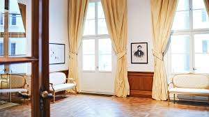 Alljährlich am neujahrstag verneigt sich nicht nur wien sondern nahezu die ganze welt vor dem walzerkönig johann strauss und seiner familie wenn das musikale werk. Johann Strauss Konzertsaal Palais Coburg