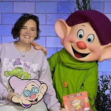 Is Mickey still there if you want to jump in line right at midnight? Or do  they close the Mickey character meet and greet at the Town Square Theatre  before midnight?