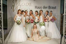 Mehr als 60 schnittmuster, 500 handwerk buchtitel und mehr als 40 handwerk zeitschriften. Messe Fur Hochzeitskleider Hochzeitsmode In Saarbrucken Saarland Saarbrucken Neunkirchen Mode Walus