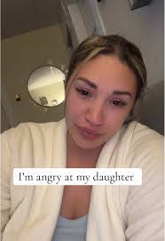 Alicia Tinker's Instagram, Twitter & Facebook