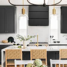 Luxurious contemporary kitchen with large island. 8mpd9hohk Auam
