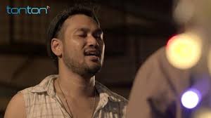 Despite having shared some hard times together, nur and juita's relationship is tense as juita craves the enlightened path that nur has found through her now husband, ustaz adam. Samarinda Nur Episod 6
