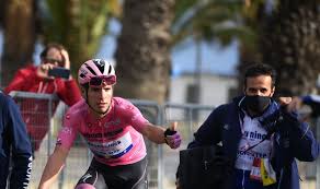 Чемпион португалии жуан алмейда (joão almeida) заключил контракт с велокомандой uae team emirates, где будет выступать до сезона 2027 года. Almeida Defends Giro D Italia Lead With Panache Deceuninck Quick Step Cycling Team