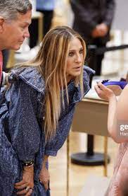 Sarah jessica parker and invivo's tim lightbourne and rob cameron pick out their southern french rosé blend in new york. Pin By Lindsey Morgan On Sarah Jessica Parker Hair Sarah Jessica Parker Hair Sara Jessica Parker Hair Sjp Hair