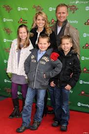 Candace Cameron Bure La Fete A La Maison Ravie D Etre Soumise A Son Mari Candace Cameron Bure La Fete A La Maison Candice Cameron Bure
