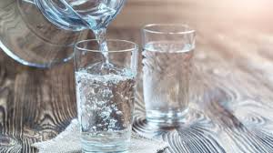 Jika kencing dengan urine berbusa terkait dehidrasi, cara mengatasinya yakni minum banyak air putih dan cairan lain sampai urine berwarna bening atau nyaris transparan. Menurut Doktor Ini Simpton Penyakit Yang Anda Hidapi Bila Kaki Bengkak Kencing Berbuih