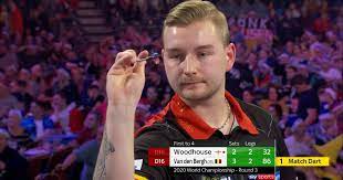 Die beiden brüder kim huybrechts und ronny huybrechts gelten als seine mentoren und begleiten ihn zu diversen turnieren. Darts Wm 2020 Luke Woodhouse Dimitri Van Den Bergh 2 4