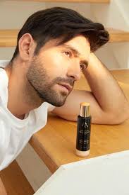 5 Facial Features Modeling Agencies Dig For 1:Facial features Many modeling  agencies and cosmetic brands look for a symmetrical face with even  features. Because shots are extreme close-ups, so casting agents will