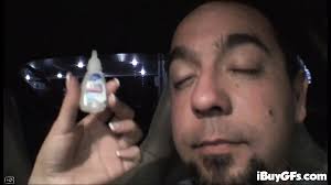 Riley Evans z dużymi cyckami w samochodzie