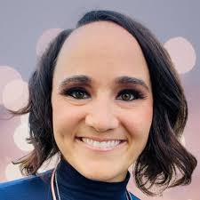 Everyday Woman's Guide to Living Your Best Life: 32 Women Share Their  Wisdom