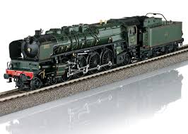 These coaches are works of art, featuring fully modeled interiors, raised letters and crests, complete under carriage detail and so much more. Trix H0 22913 Dampflok S 241 Simplon Orient Express Mit Sound Ab Werk
