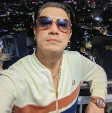 🐊 ¡Cocodrilos en Panamá! Descubre a estos impresionantes depredadores en  su hábitat natural 🌿 🌎 Panamá alberga dos especies: el cocodrilo  americano (Crocodylus acutus) y el caimán de anteojos (Caiman crocodilus),  que