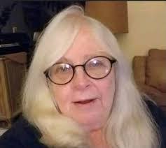 Lorraine Giles's Instagram, Twitter & Facebook